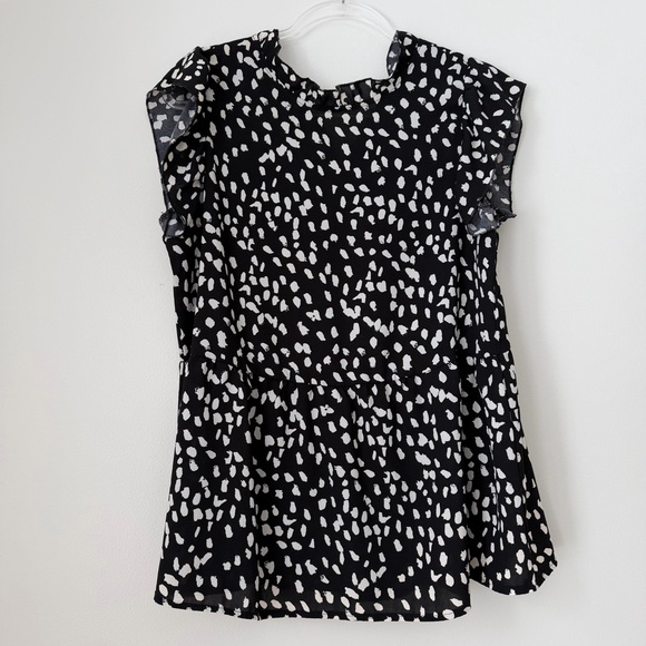 Tops - Black + White Printed‎ Flutter Sleeve Women's Top Sz L